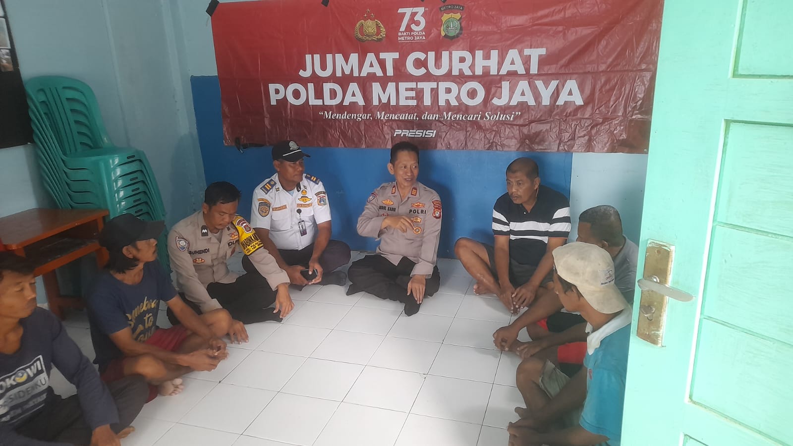 Kasat Binmas Gelar Jumat Curhat Di Pulau Panggang Dengarkan Curhatan Warga RW 01