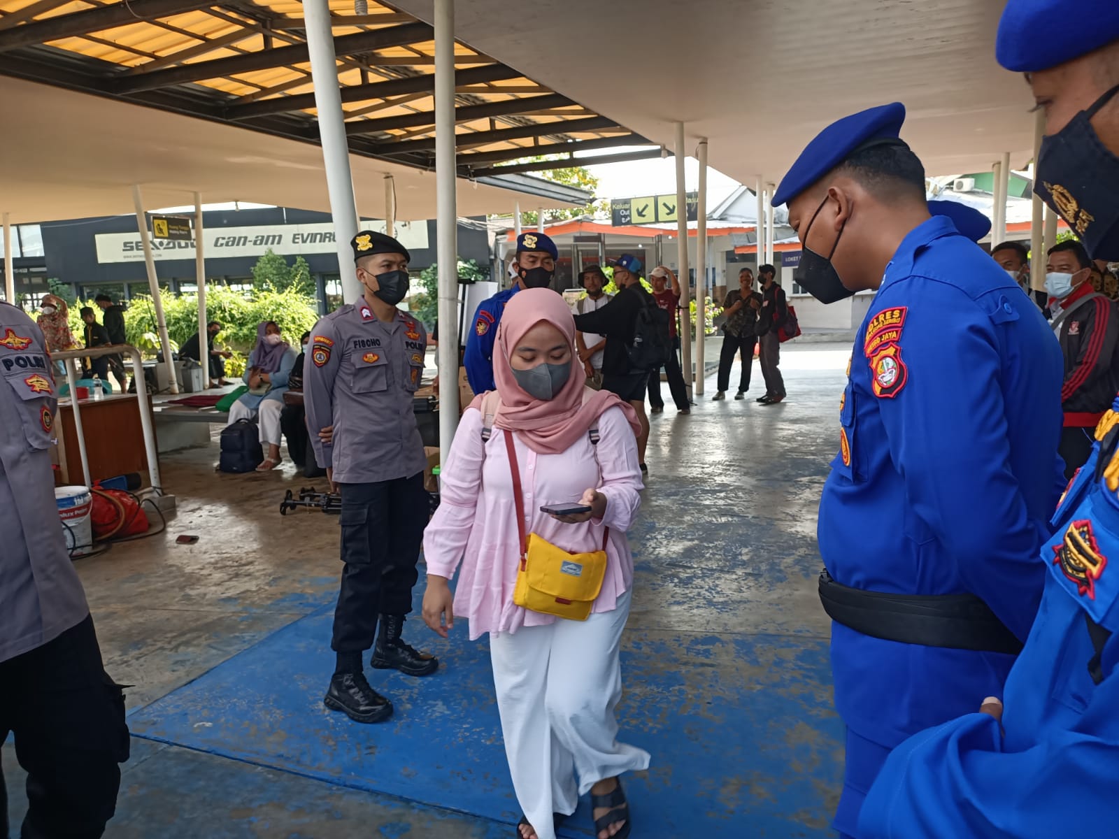201 Penumpang di Marina Ancol Diimbau oleh Polres Kep. Seribu untuk Scan PeduliLindungi Sebelum Naik Kapal