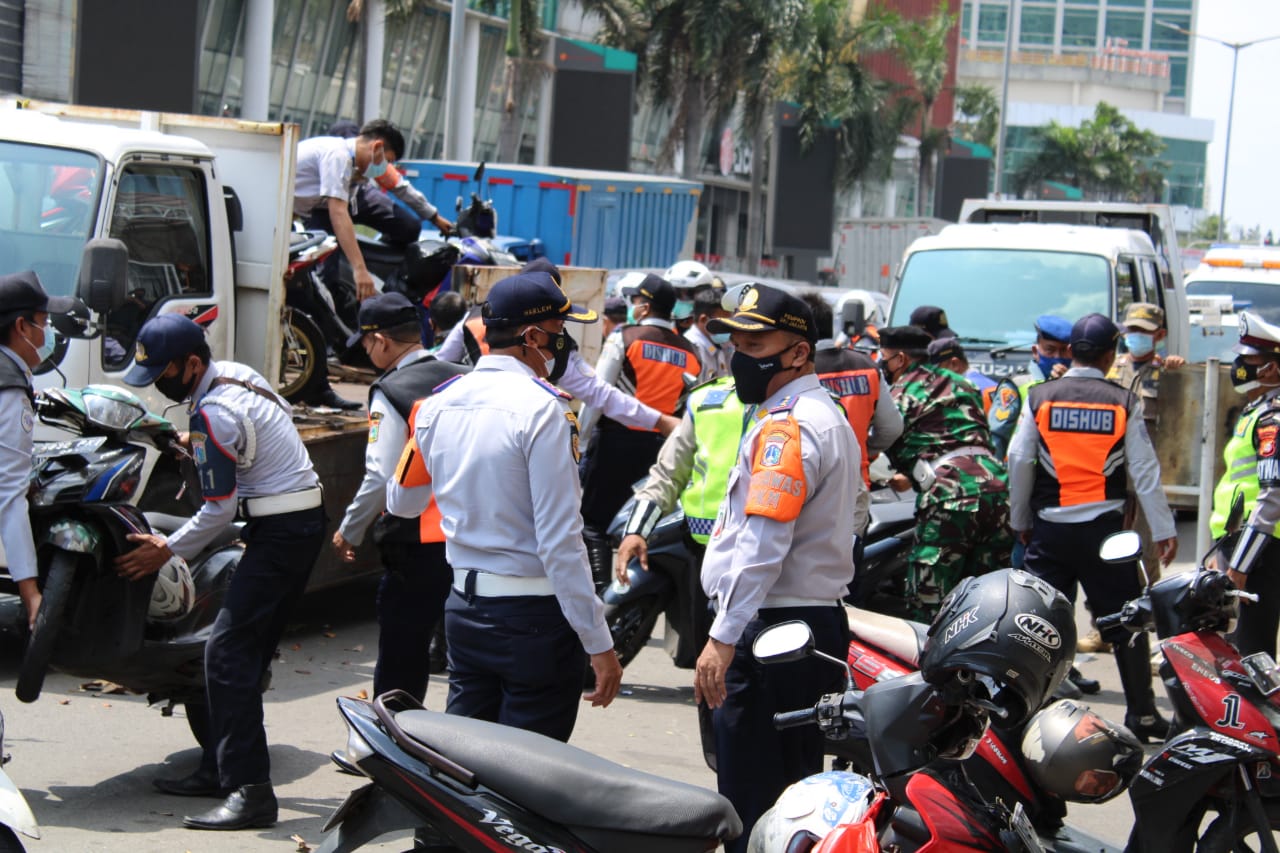 Parkir Sembarangan 21 Kendaraan Diangkut Petugas