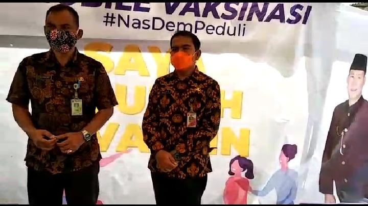 Camat Kebon Jeruk dan Lurah Kedoya Utara Tinjau Vaksinasi Nasdem Peduli