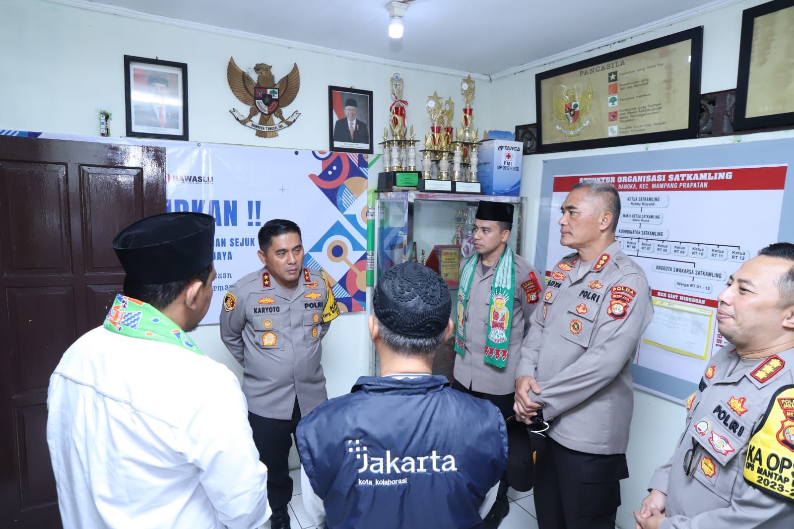 Kunjungi Satkamling Mampang Jaksel, Kapolda Metro Jaya Beri Arahan Cegah Kejahatan