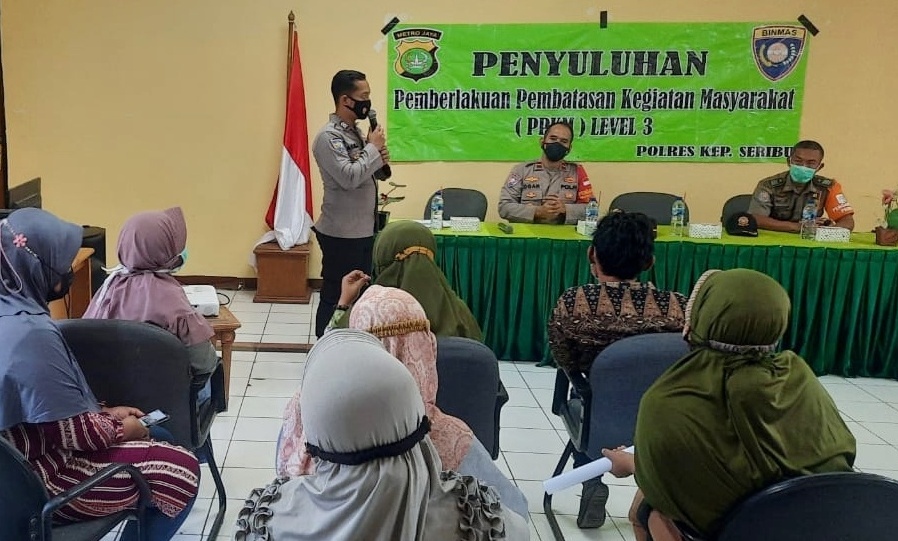 Edukasi Warga Terkait PPPKM Level3, Sat Binmas Polres Kep Seribu Berikan Penyuluhan