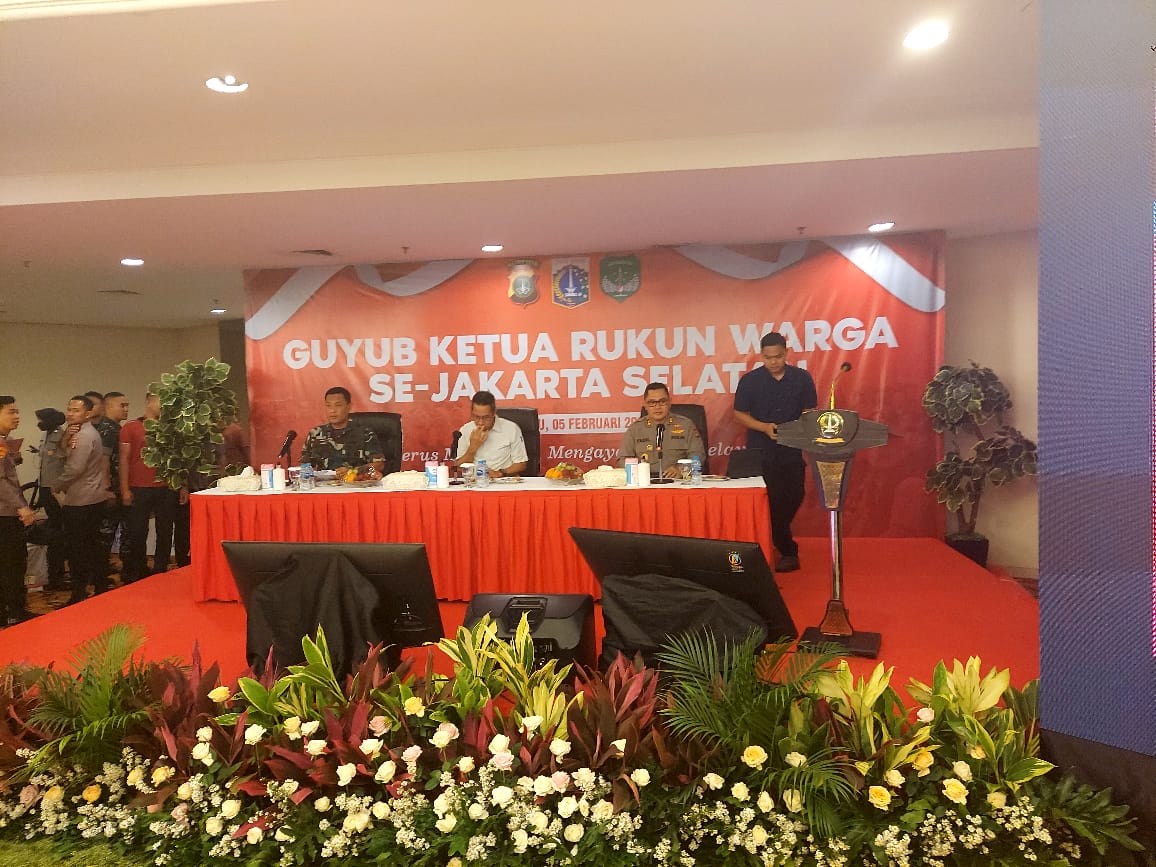 Pelayanan Prima, Patroli Malam Polsek Kep. Seribu Selatan Jaga Kondusifitas Kamtibmas