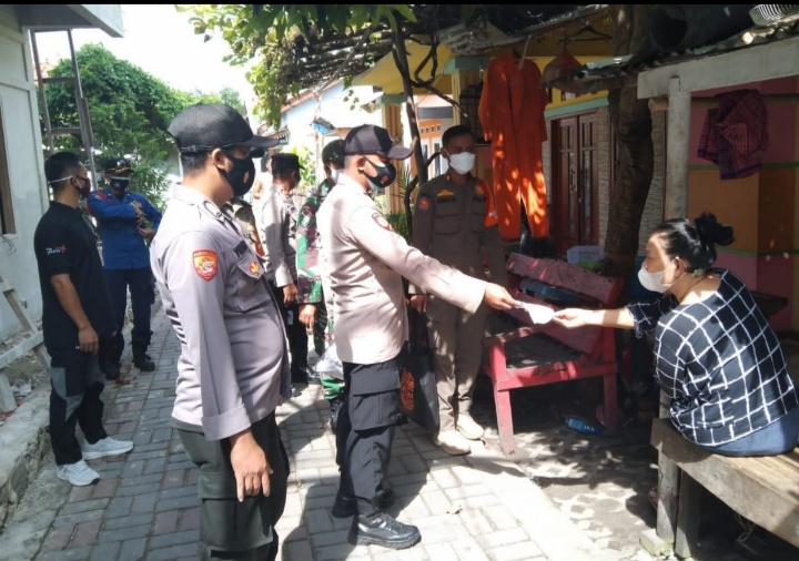 Perkuat PPKM Mikro, Polres Kep Seribu Bagikan 1.500 Masker Medis di 8 Pulau