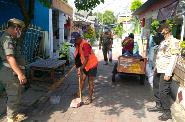 Tegakkan Disiplin ProKes, 4 Pelanggar di Sanksi Oleh Tim Gabungan Ops Yustisi Polsek Kep Seribu Utara