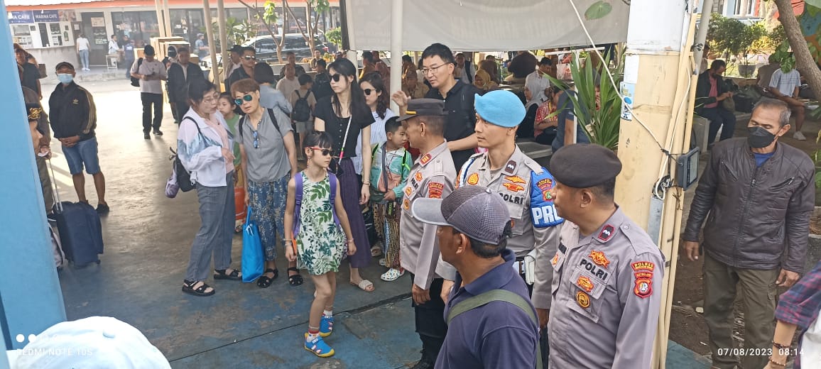 Polres Kepulauan Seribu Amankan Keberangkatan Warga dan Wisatawan di Dermaga 16 dan 17 Marina Ancol Menuju Kepulauan Seribu