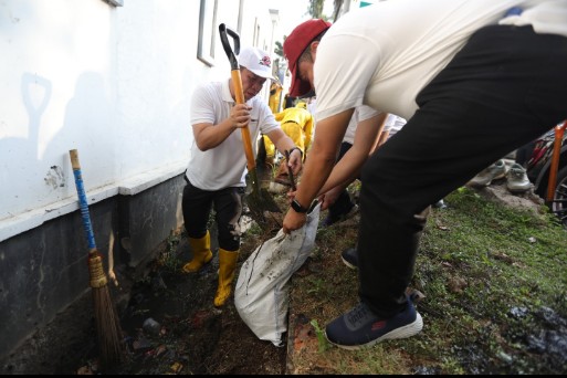 Walikota Jakut Beserta Jajarannya Terjun Langsung Kerja Bakti Masal