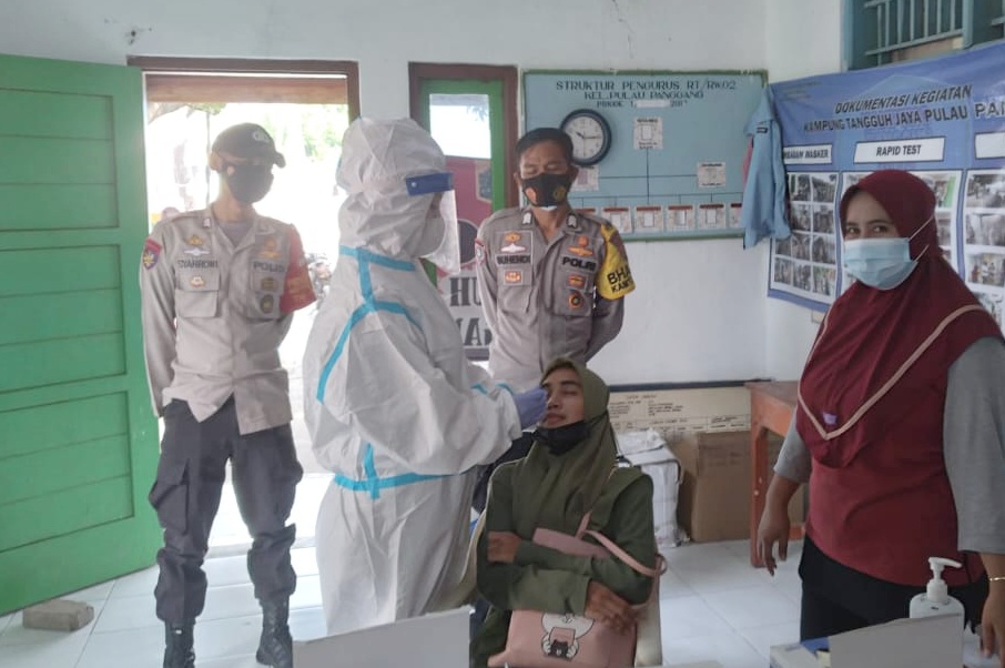 41 Warga Menjalani Swab Antigen di Posko Antigen Polsek Kep Seribu Utara