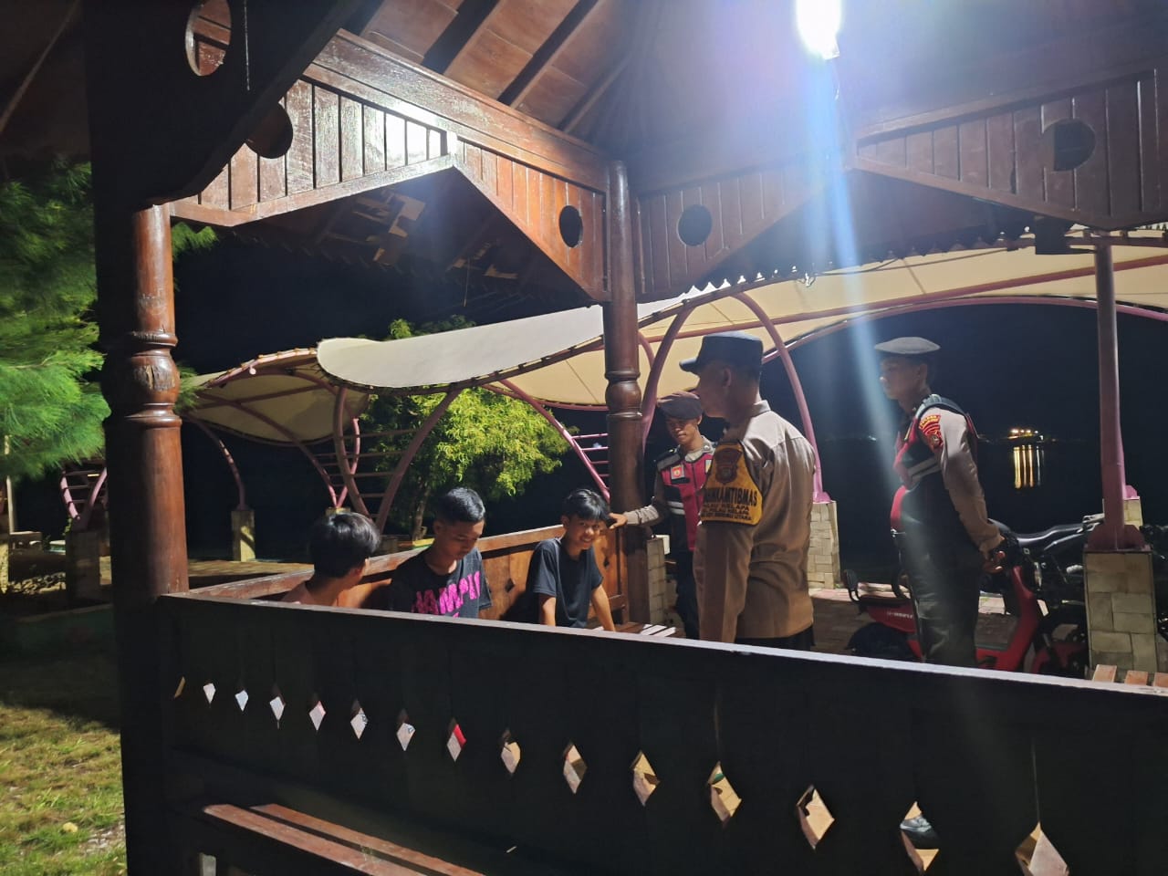 Polisi Baik dan Humanis: Patroli Sahur Polsek Kepulauan Seribu Utara Cegah Tawuran Remaja