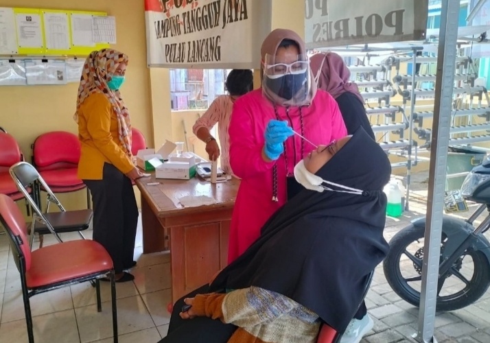 Cegah Masuk Covid-19, KTJ Pulau Lancang Kep Seribu Selatan Testing Swab Antigen 5 Pendatang