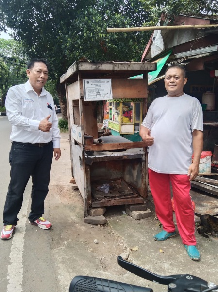 Berawal Jadi Langganan, Wakil Ketua DPW Perindo DKI Jakarta Bagikan Gerobak ke Pedagang Mi Ayam