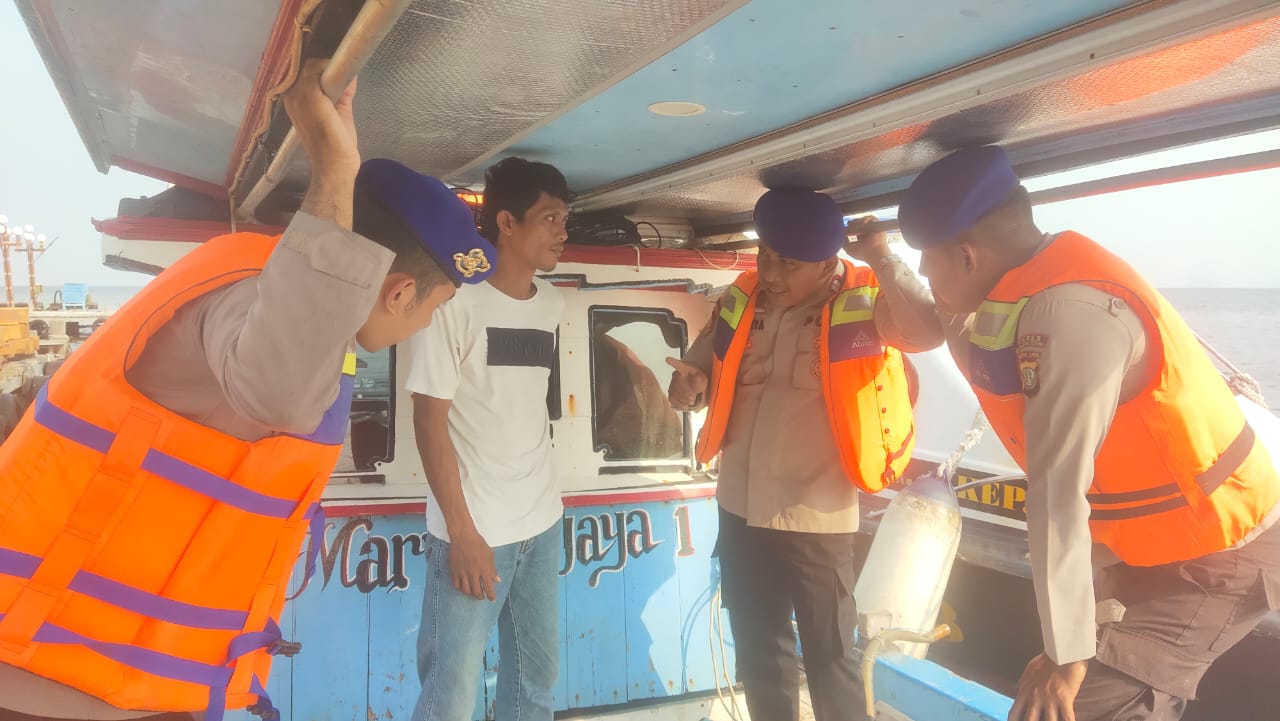 Team Patroli Satpolair Polres Kepulauan Seribu di Pulau Onrust: Himbau Kamtibmas dan Sukseskan Pemilu 2024