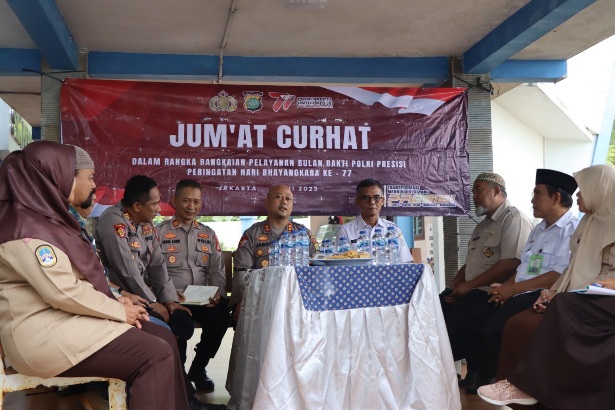 Kapolres Kepulauan Seribu Mendatangi SMKN 61 Pulau Tidung untuk Giat Jumat Curhat dan Memperkuat Hubungan dengan Masyarakat