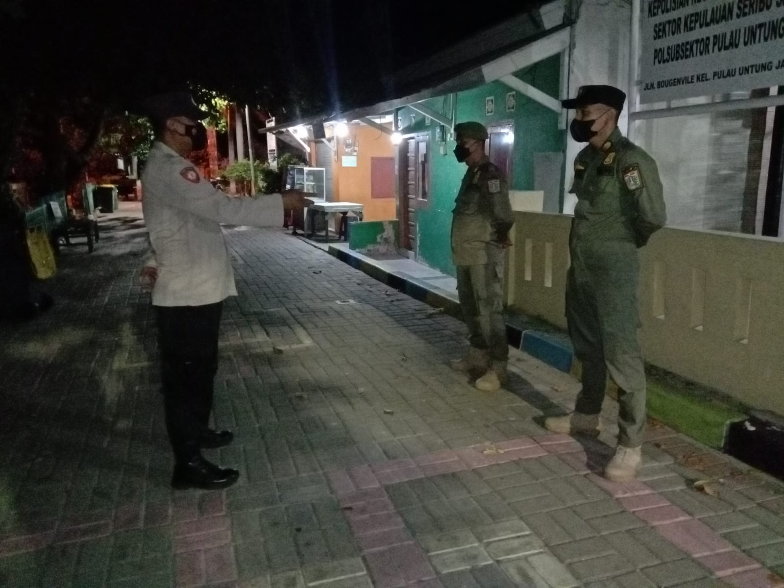 Sinergi Terjaga, Polsek Kep. Seribu Selatan Laksanakan Patroli Malam Bersama Instansi Terkait