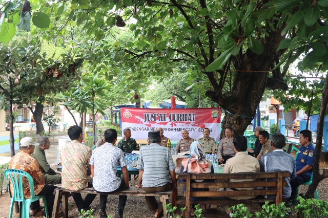 Kapolres Kepulauan Seribu Gelar Jumat Curhat: Ajak Masyarakat Sukseskan Pemilu 2024 dan Waspadai Hoax