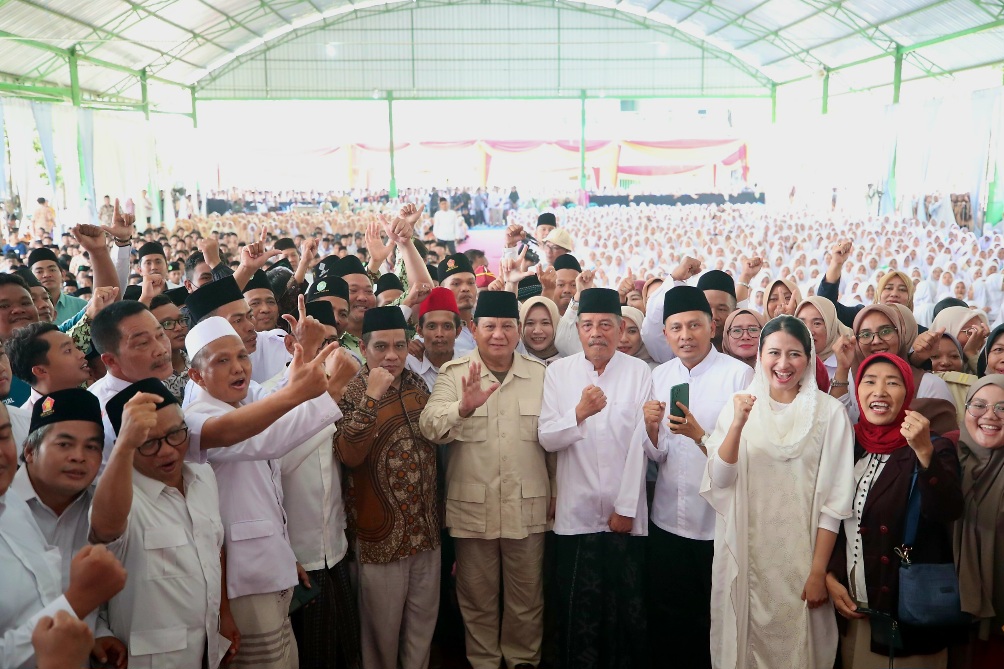 Prabowo Disambut Ribuan Santri di Ponpes Sunan Drajat: Saya Merasa Bersyukur
