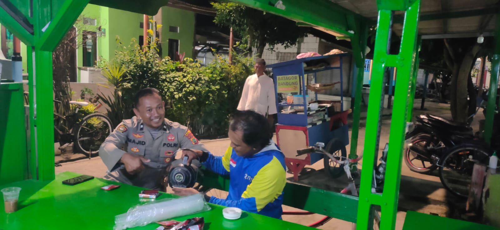Polsek Kepulauan Seribu Selatan Gelar Patroli Malam Dialogis untuk Ciptakan Kamtibmas yang Aman
