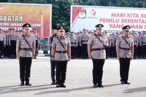 Kapolda Metro Pimpin Sertijab Kabid Humas, Kabidkum, dan Kapolres