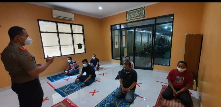 Siswa Serdik Sespimen Polri 61 Kompol Joko Handono Beri Edukasi Prokes Melalui Ceramah Agama ke Anggota dan Warga Sekitar