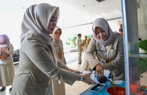Kepala UKPD di Jakut Ikut Sedekah Mijel