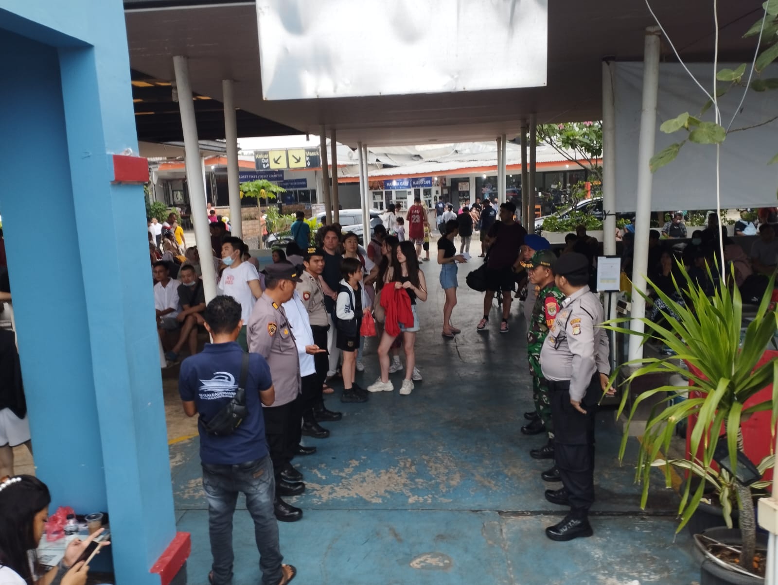 Hari ini, Polsek Kep Seribu Utara Sambangi Warga Sampaikan Himbauan ProKes dan Bagikan Masker