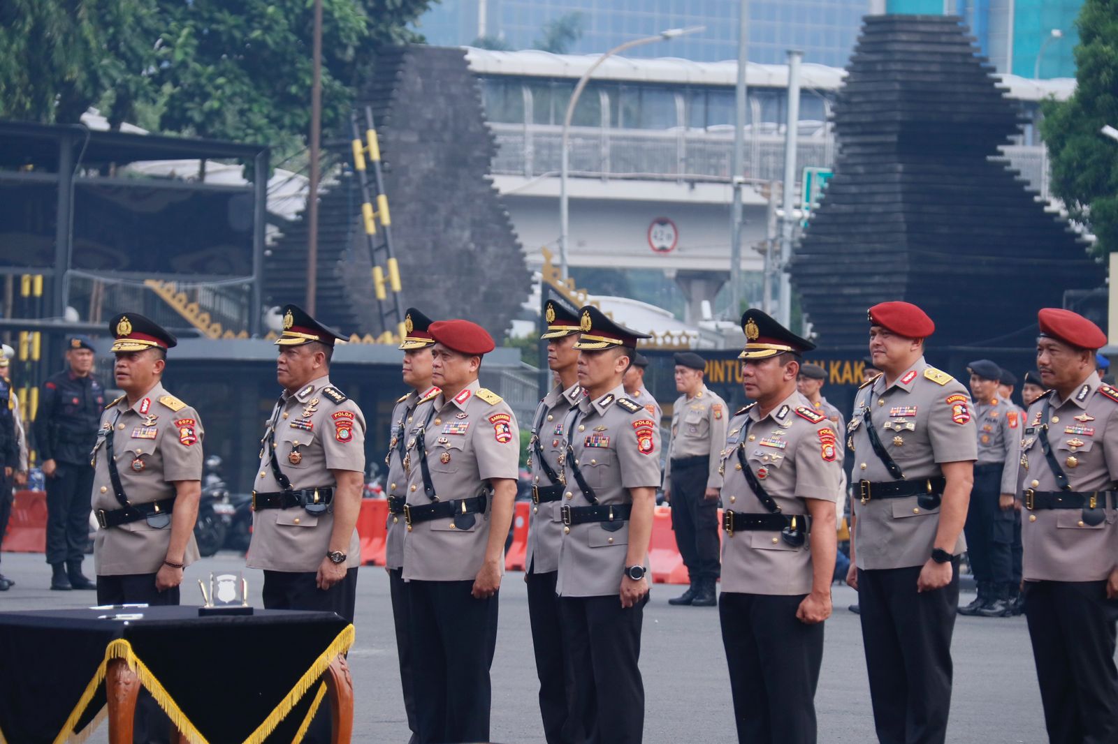 Kapolda Metro Jaya Pimpin Upacara Serah Terima Jabatan Karoops, Karolog, Dirintelkam, Dirreskrimum dan Dirpamobvit