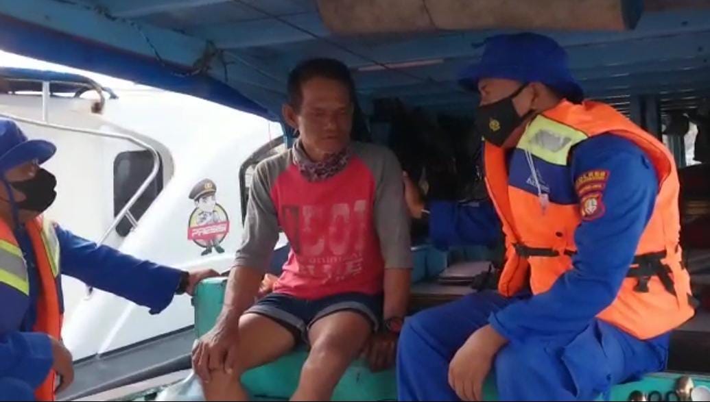 Sambangi Nelayan di Laut, Sat Polair Polres Kepulauan Seribu Berikan Edukasi dan Himbauan