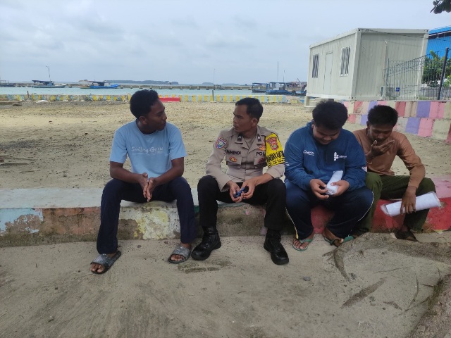 Bhabinkamtibmas Pulau Panggang Aipda Suhendi Sambangi Warga, Ajak Wujudkan Kamtibmas Aman dan Tolak Judi Online