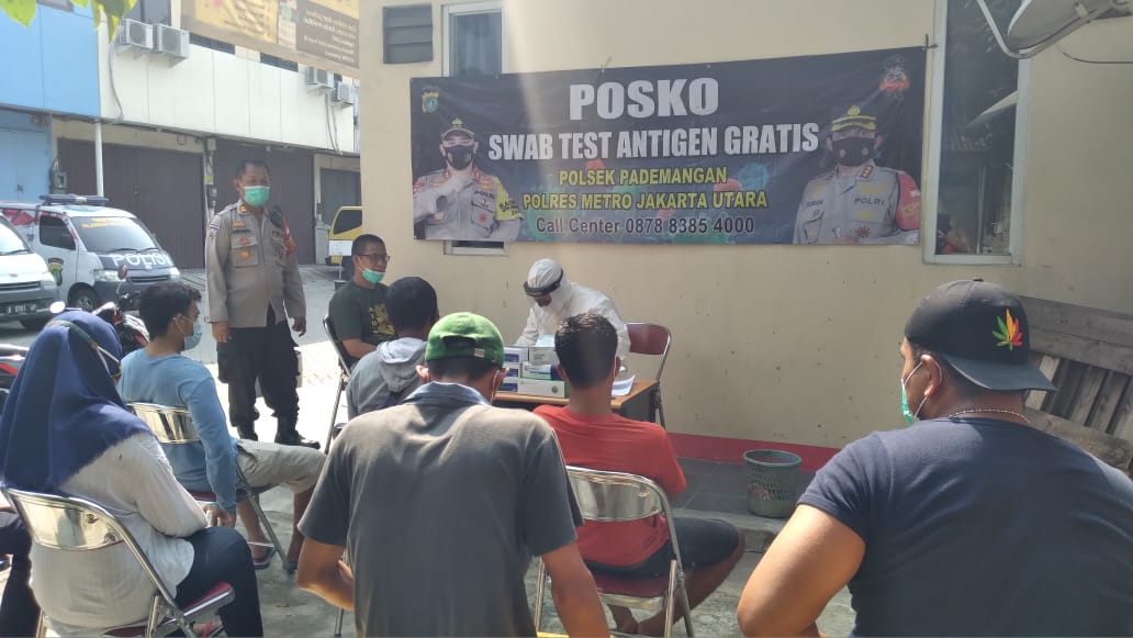31 Warga Pademangan yang Kembali Dari Mudik Diswab Test Polsek Pademangan