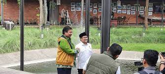 Airlangga Berbatik Hijau Bertemu Cak Imin, Sinyal Koalisi?